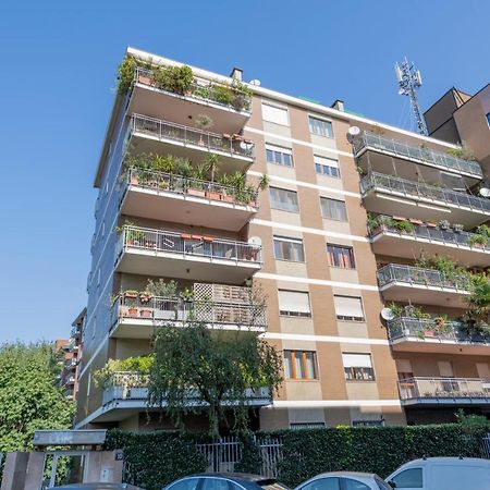 Ferrucci, 10 - Elegante Oasi Urbana A Milano Apartment ภายนอก รูปภาพ