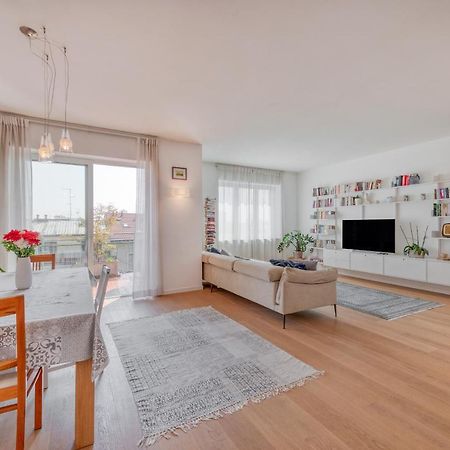 Ferrucci, 10 - Elegante Oasi Urbana A Milano Apartment ภายนอก รูปภาพ