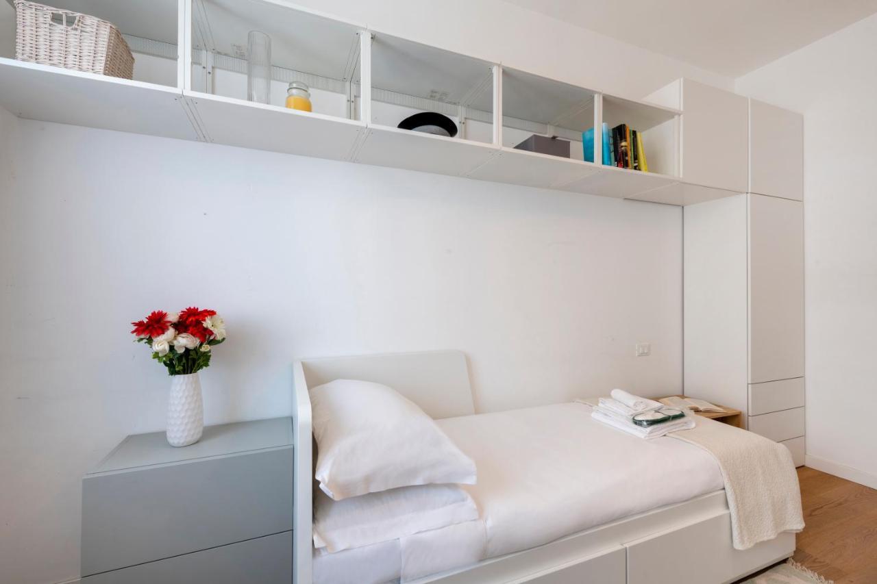 Ferrucci, 10 - Elegante Oasi Urbana A Milano Apartment ภายนอก รูปภาพ