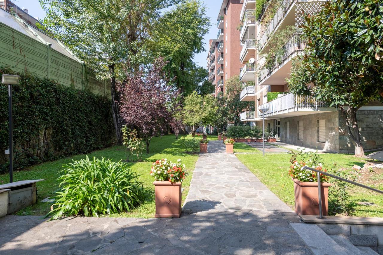 Ferrucci, 10 - Elegante Oasi Urbana A Milano Apartment ภายนอก รูปภาพ