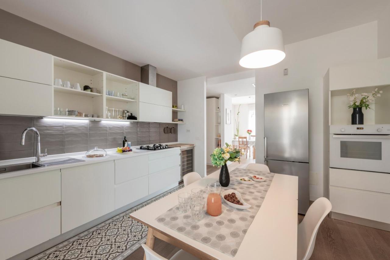 Ferrucci, 10 - Elegante Oasi Urbana A Milano Apartment ภายนอก รูปภาพ